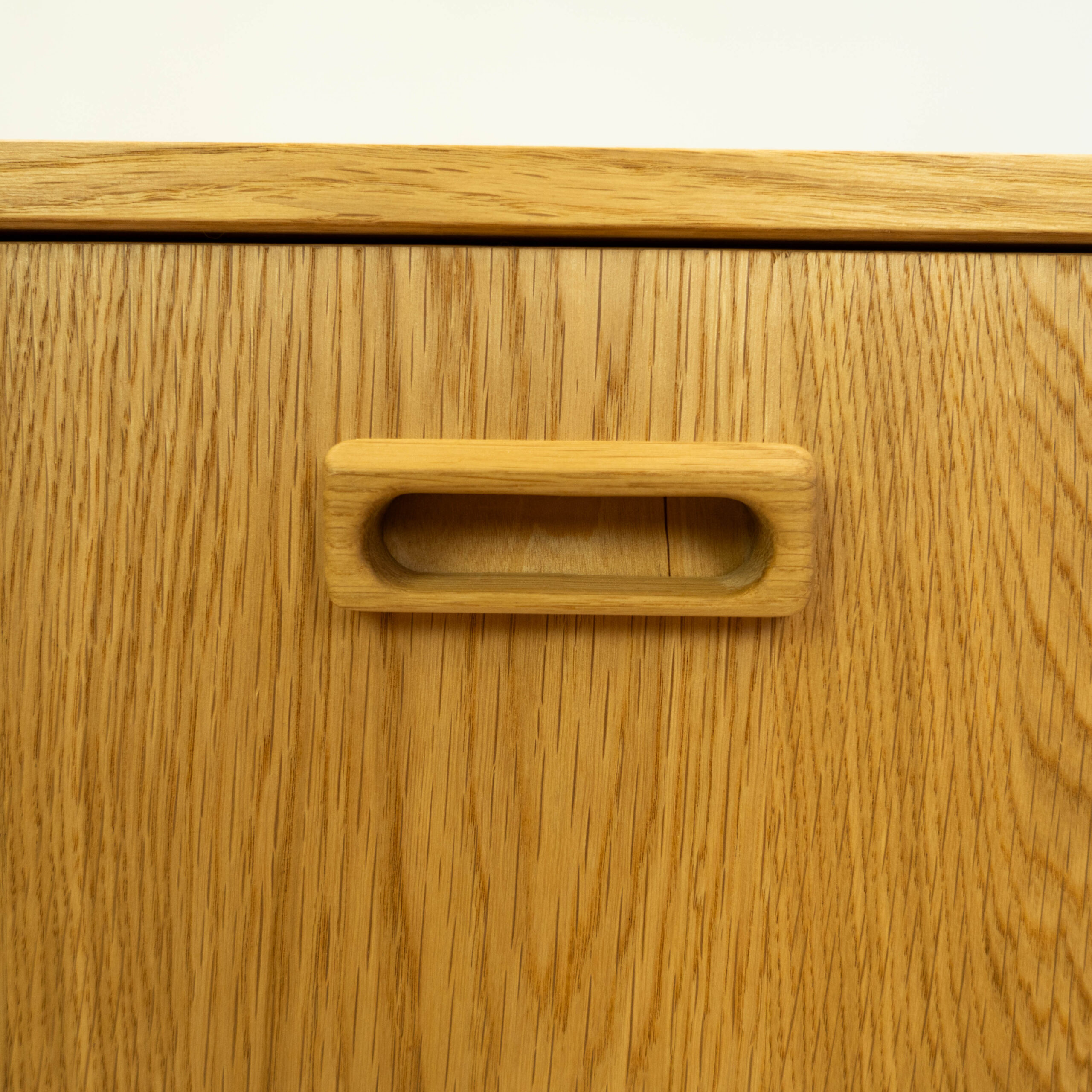 83307